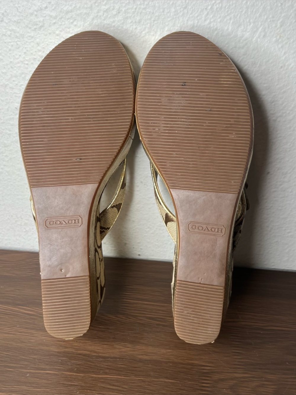Coach Gracy Gold Buckle Strap Thong Wedge Sandal Y2K Summer Vacation - Picture 9 of 10